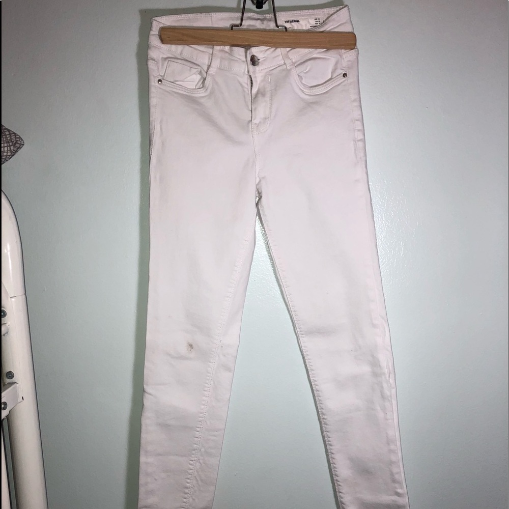 White skinny jeans by Zara